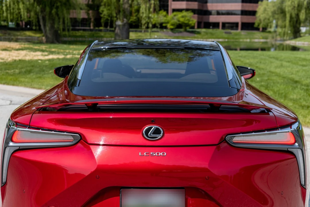 2018 Lexus LC - Image 18 of 31