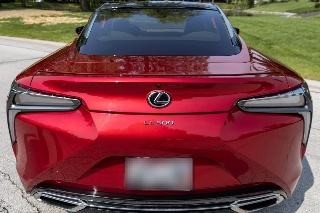 2018 Lexus LC - Image 19 of 31