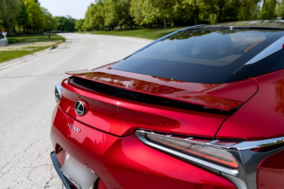 2018 Lexus LC - Image 26 of 31