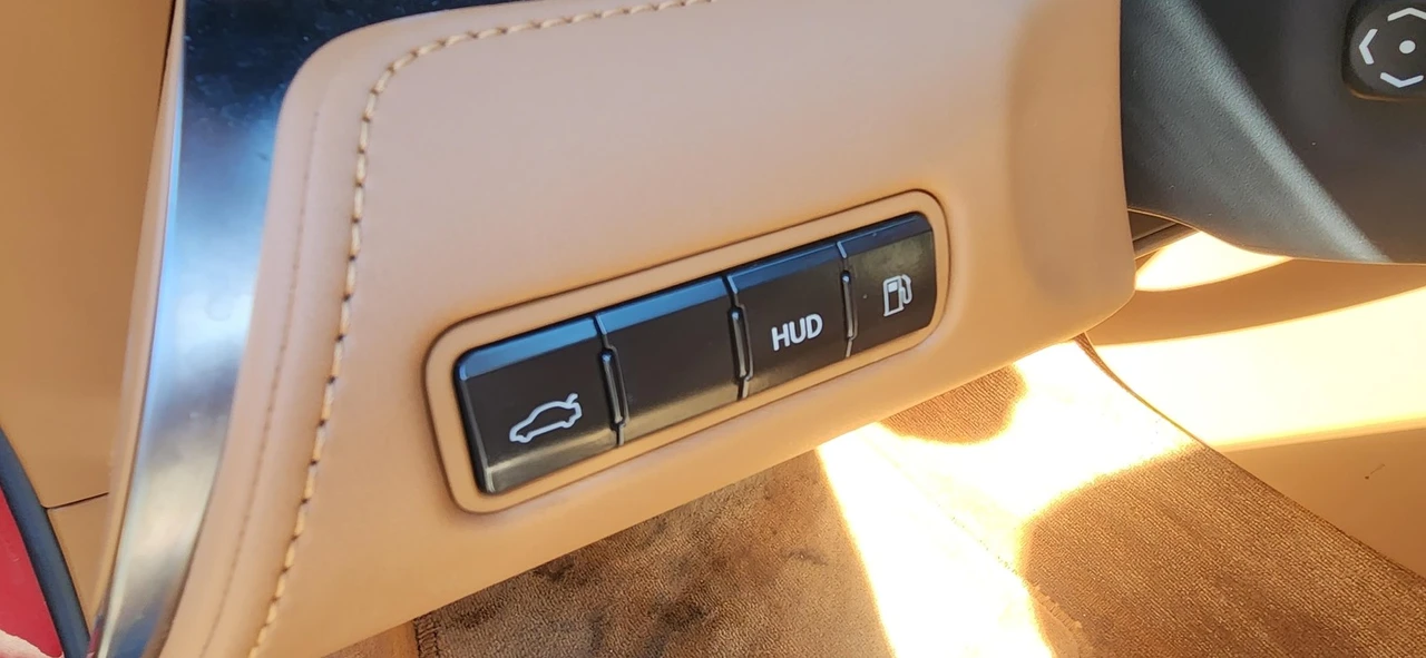 2018 Lexus LC - Image 13 of 21