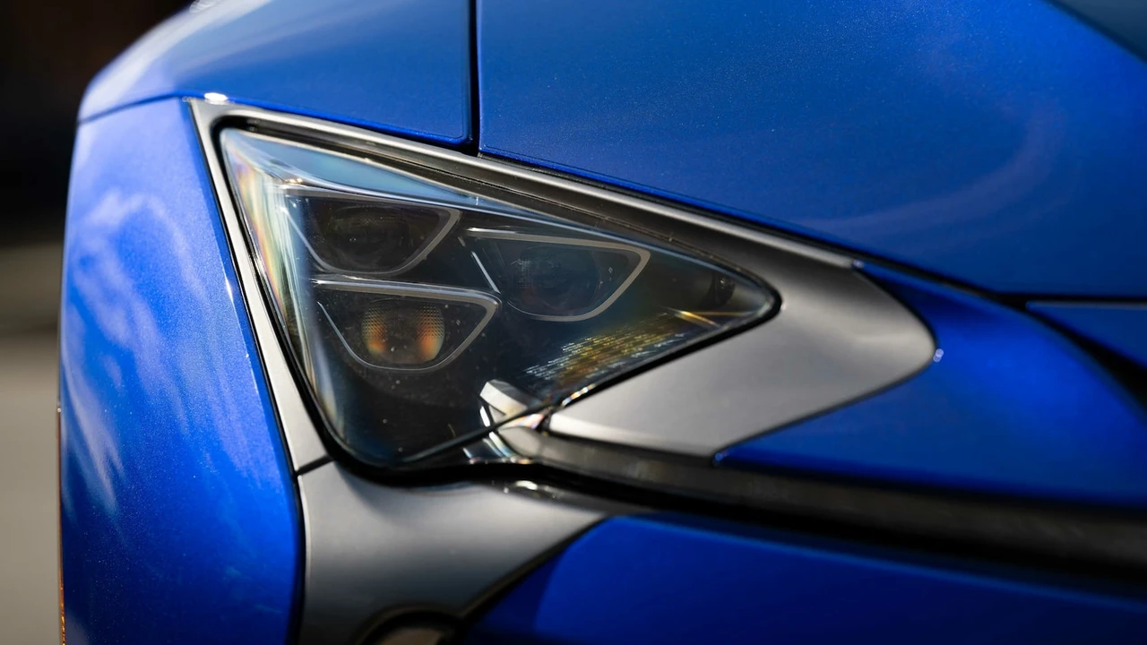 2018 Lexus LC - Image 10 of 31