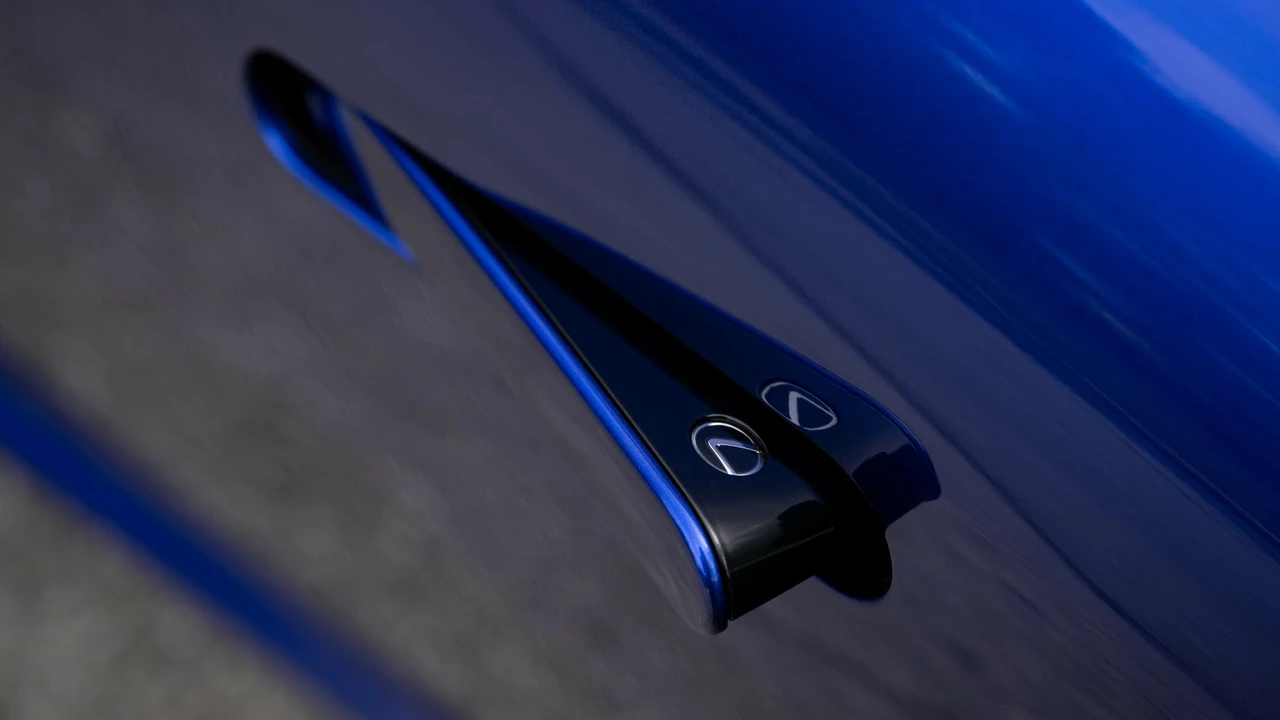 2018 Lexus LC - Image 14 of 31