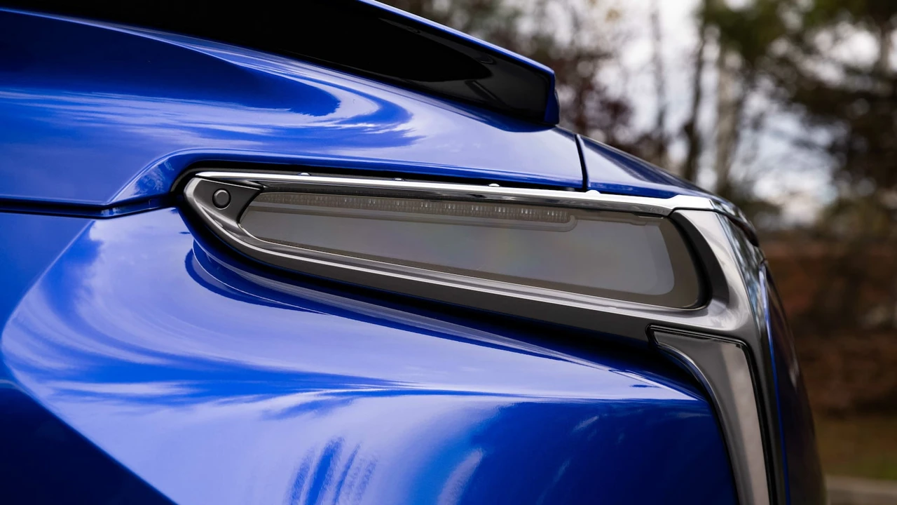 2018 Lexus LC - Image 15 of 31
