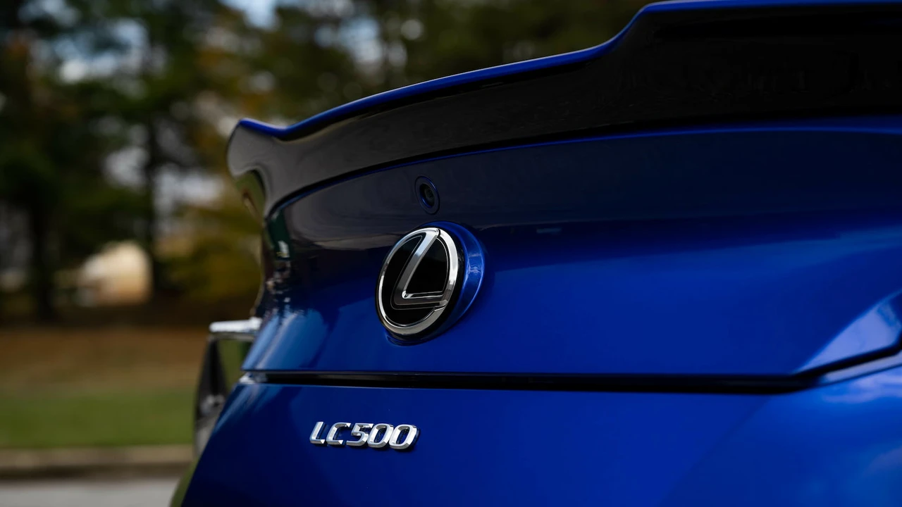 2018 Lexus LC - Image 16 of 31