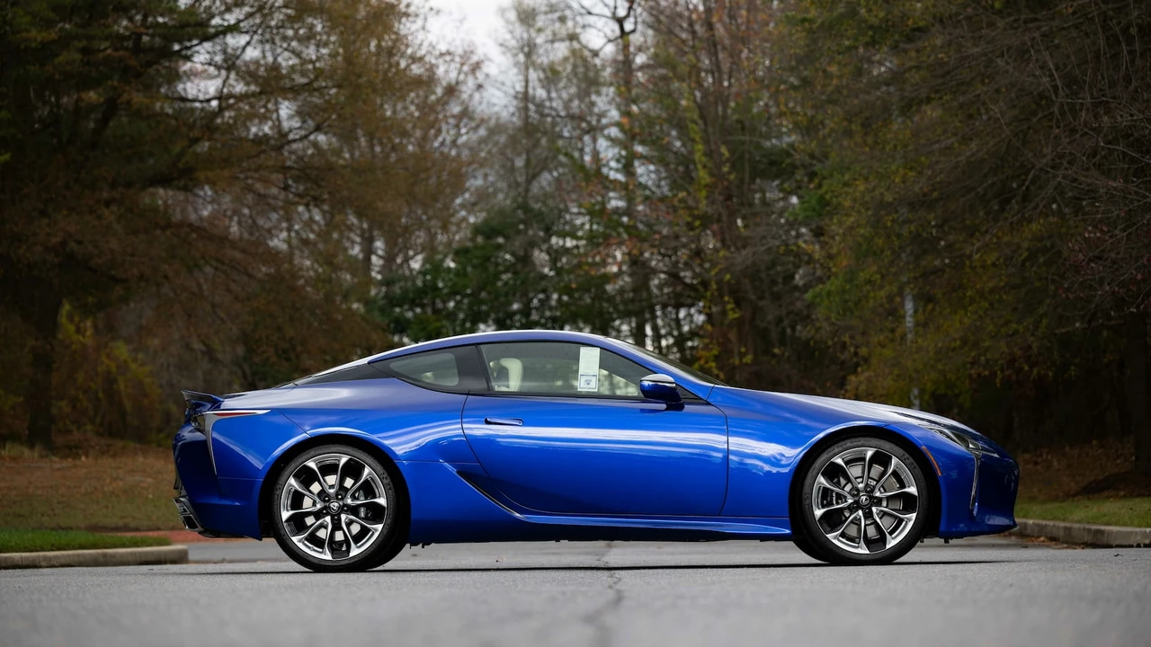 2018 Lexus LC - Image 19 of 31