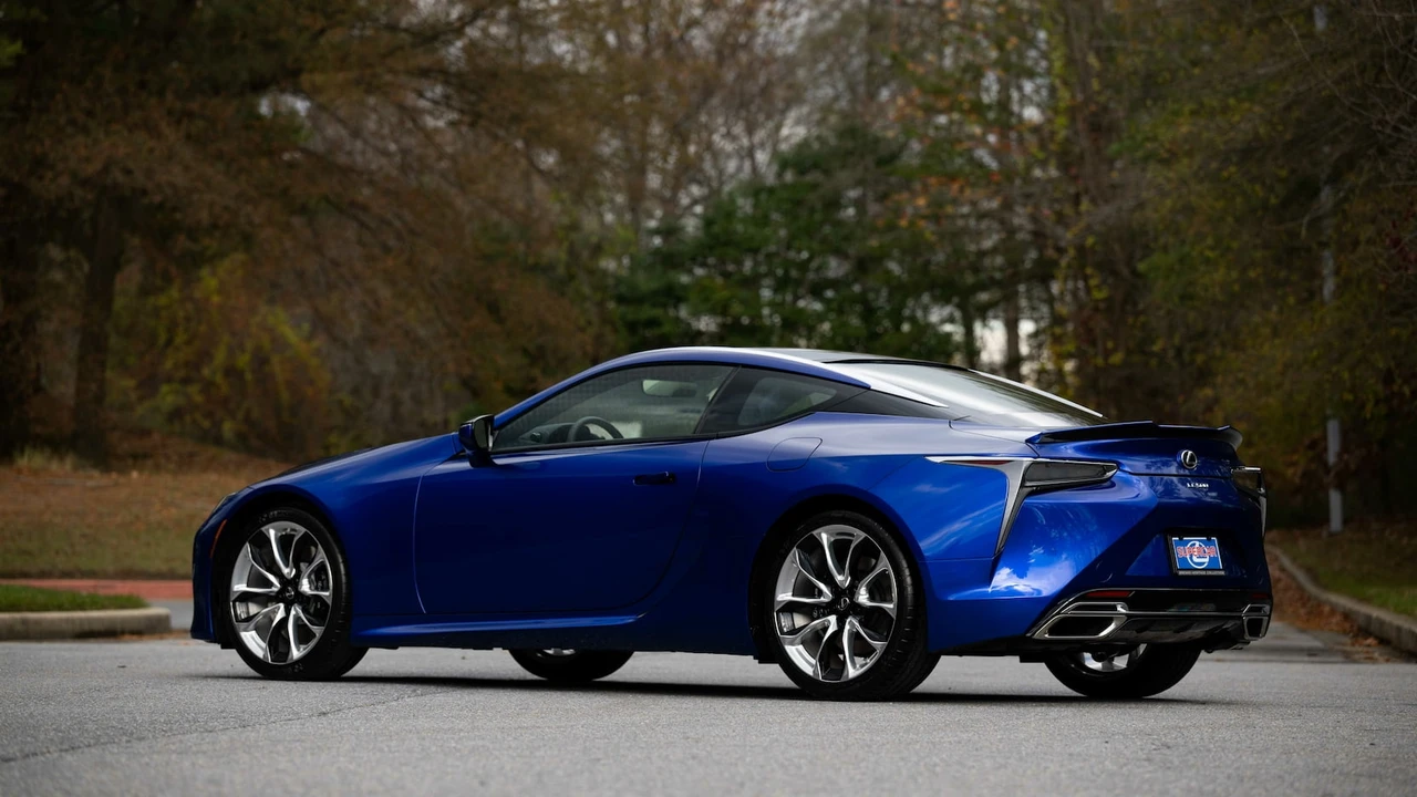 2018 Lexus LC - Image 2 of 31