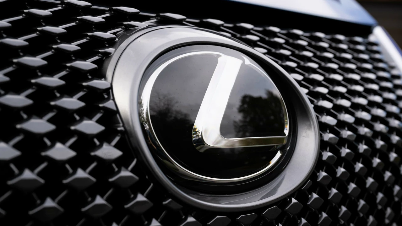 2018 Lexus LC - Image 21 of 31