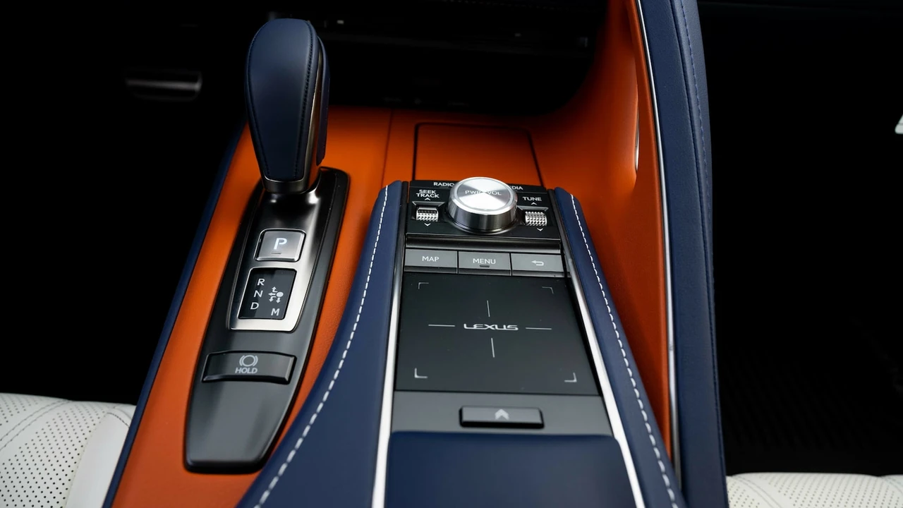 2018 Lexus LC - Image 9 of 31