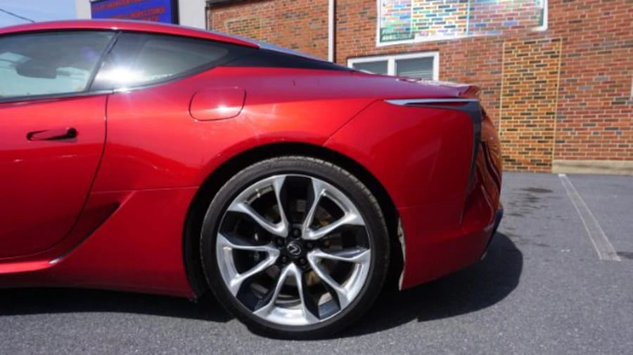 2018 Lexus LC - Image 18 of 24
