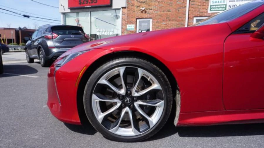 2018 Lexus LC - Image 19 of 24