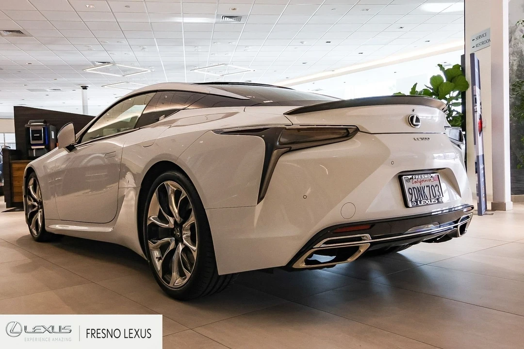 2018 Lexus LC - Image 8 of 12