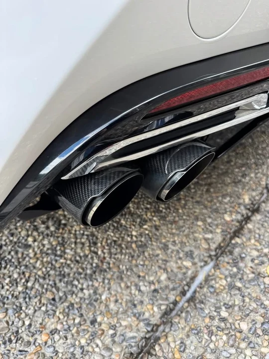 2018 Lexus LC - Image 6 of 10