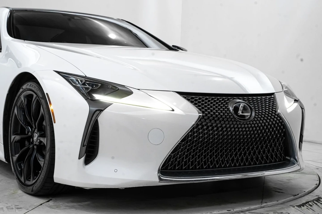 2018 Lexus LC - Image 16 of 31