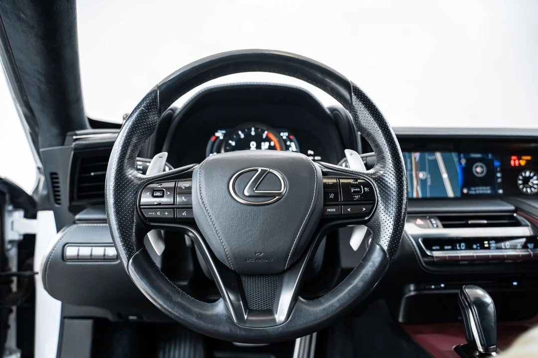 2018 Lexus LC - Image 26 of 31