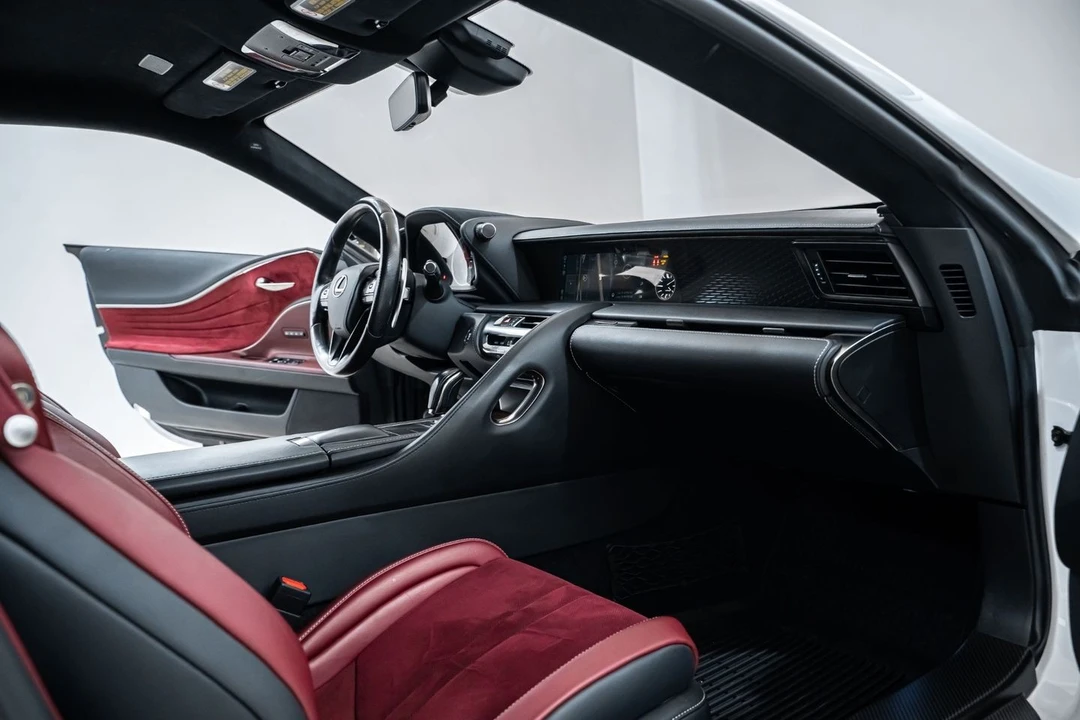 2018 Lexus LC - Image 24 of 31