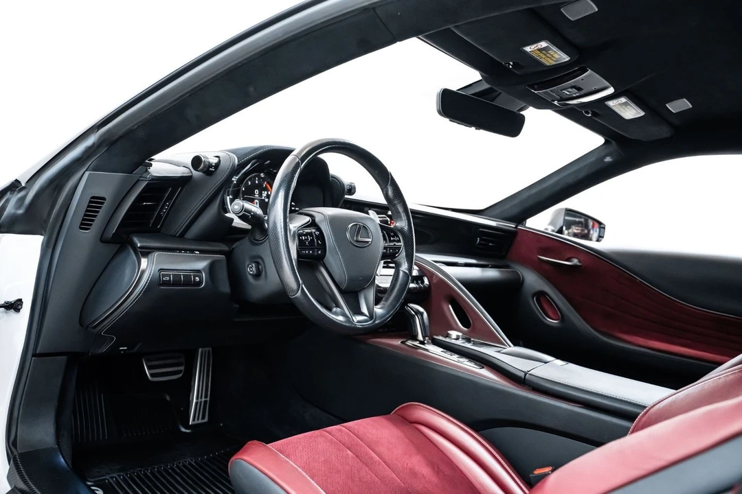 2018 Lexus LC - Image 19 of 31