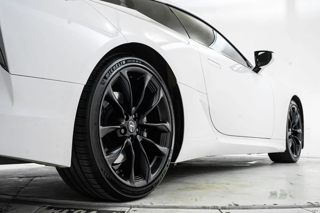 2018 Lexus LC - Image 15 of 31