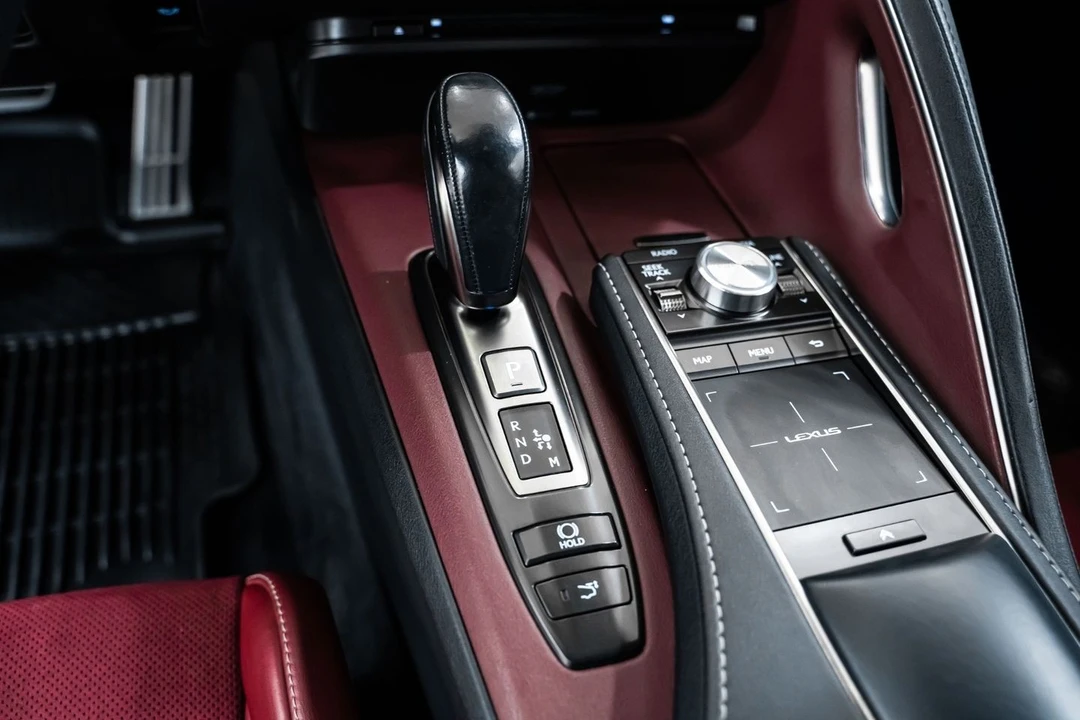2018 Lexus LC - Image 27 of 31