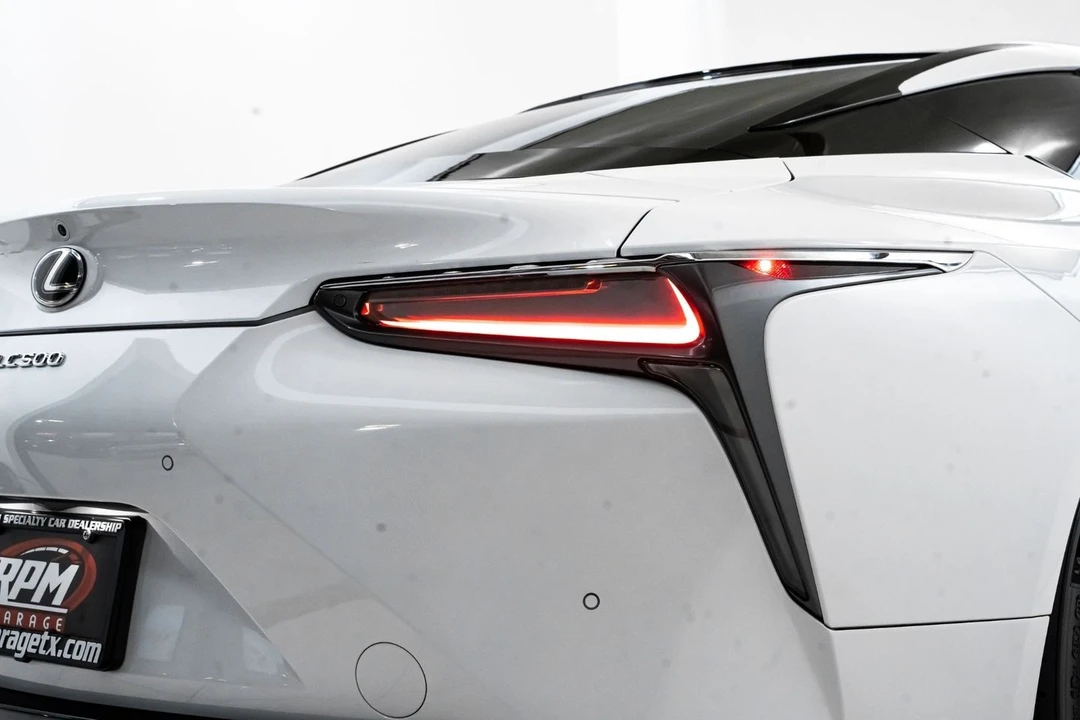 2018 Lexus LC - Image 14 of 31
