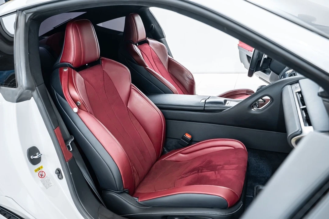 2018 Lexus LC - Image 25 of 31
