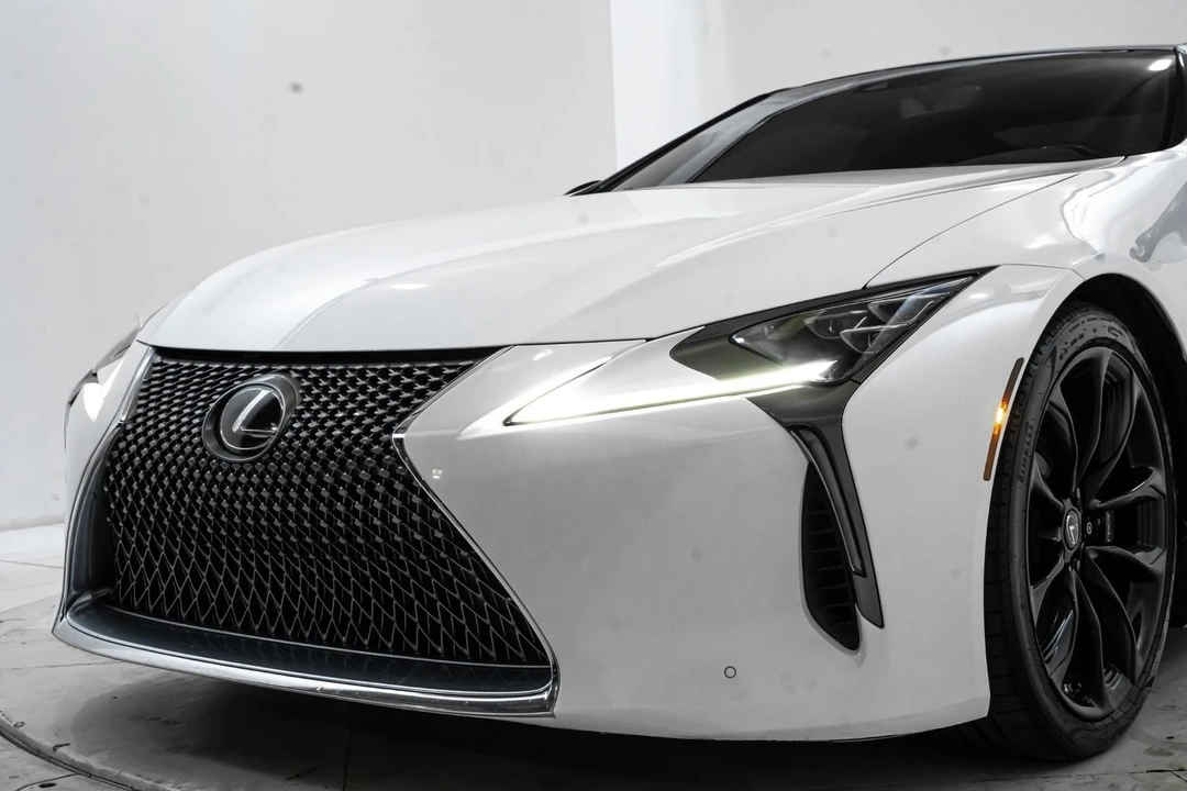 2018 Lexus LC - Image 17 of 31