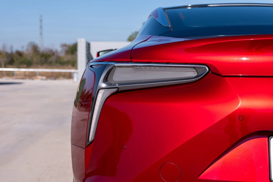 2018 Lexus LC - Image 16 of 31