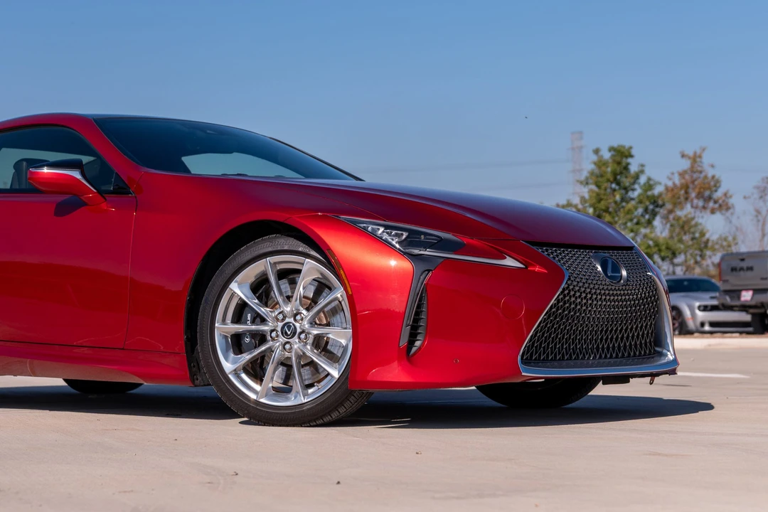 2018 Lexus LC - Image 29 of 31