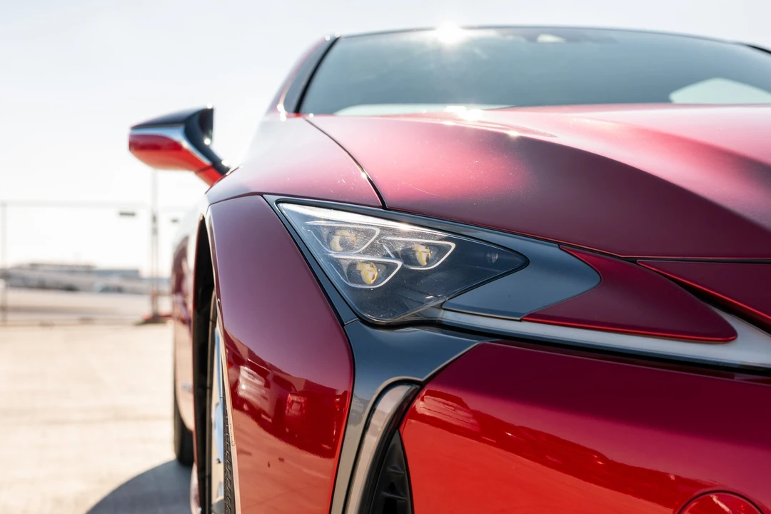 2018 Lexus LC - Image 13 of 31