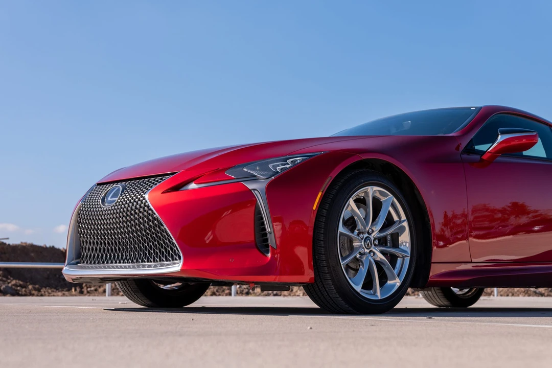 2018 Lexus LC - Image 25 of 31