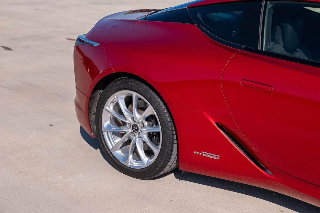 2018 Lexus LC - Image 27 of 31