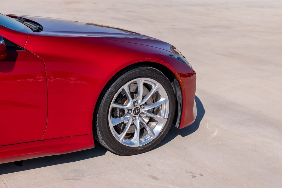 2018 Lexus LC - Image 28 of 31