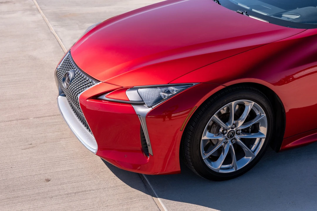 2018 Lexus LC - Image 24 of 31