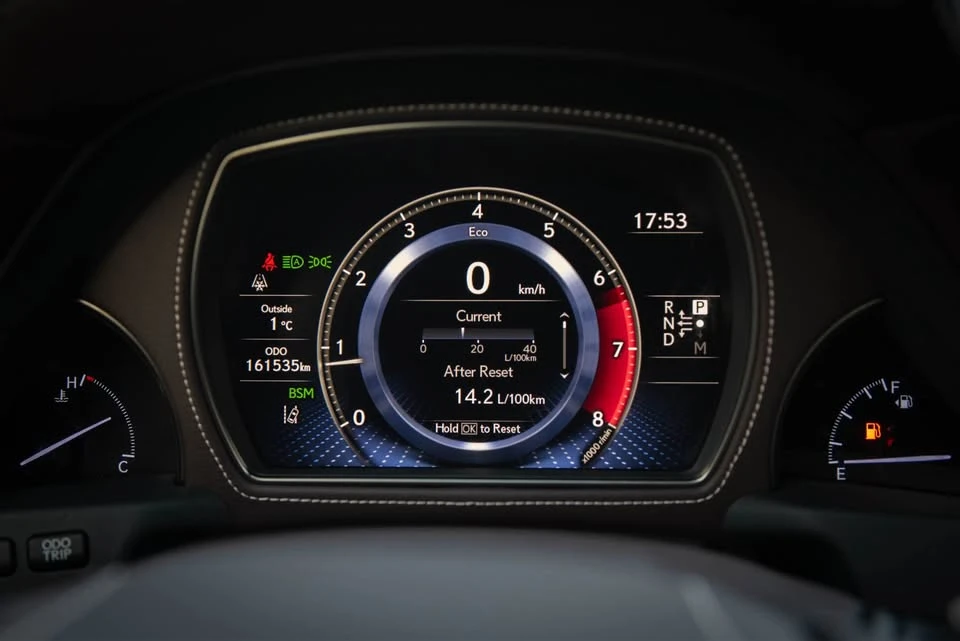 2018 Lexus LS 5th Gen - Image 16 of 20