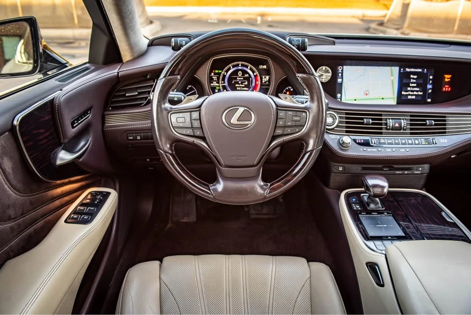 2018 Lexus LS 5th Gen - Image 15 of 20