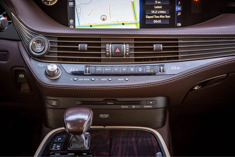 2018 Lexus LS 5th Gen - Image 12 of 20