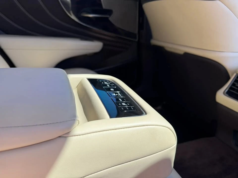 2018 Lexus LS 5th Gen - Image 19 of 20