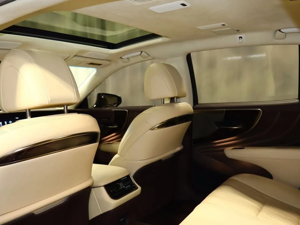 2018 Lexus LS 5th Gen - Image 19 of 20