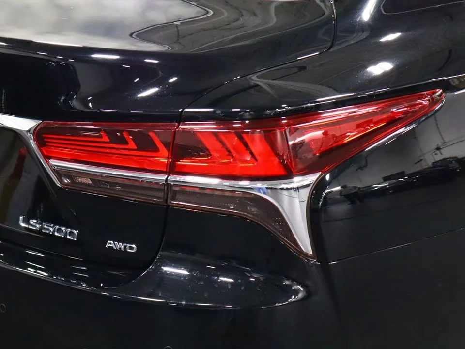 2018 Lexus LS 5th Gen - Image 11 of 20