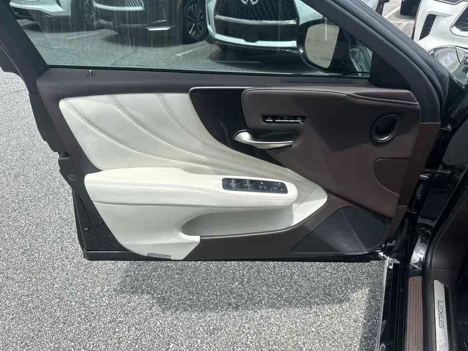 2018 Lexus LS 5th Gen - Image 7 of 12