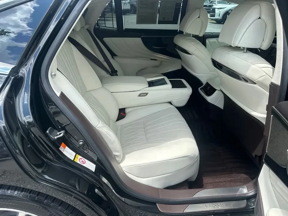 2018 Lexus LS 5th Gen - Image 11 of 12