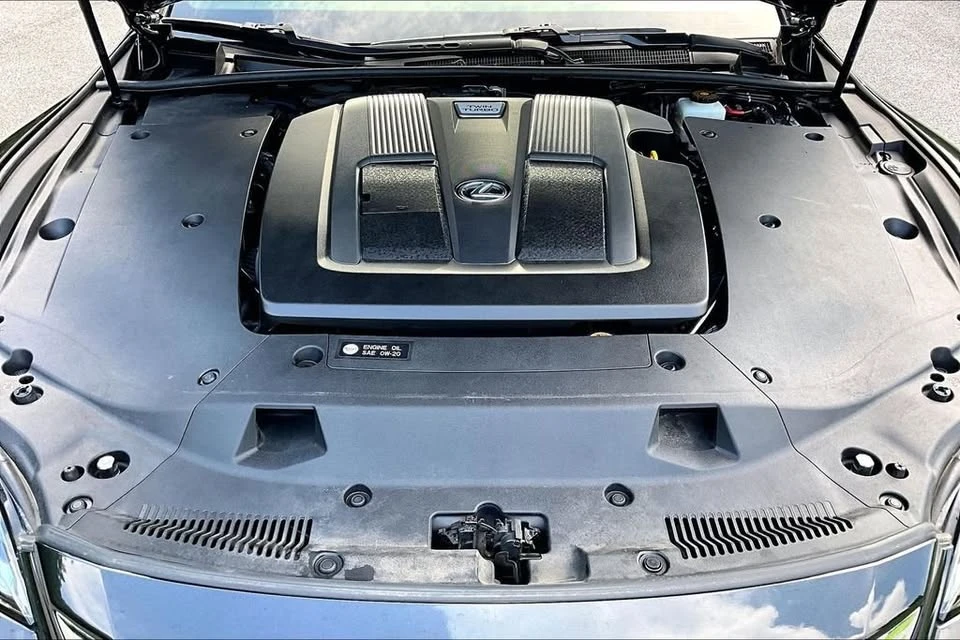 2018 Lexus LS 5th Gen - Image 10 of 20