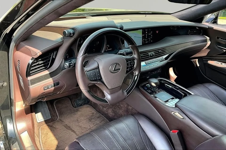 2018 Lexus LS 5th Gen - Image 14 of 20