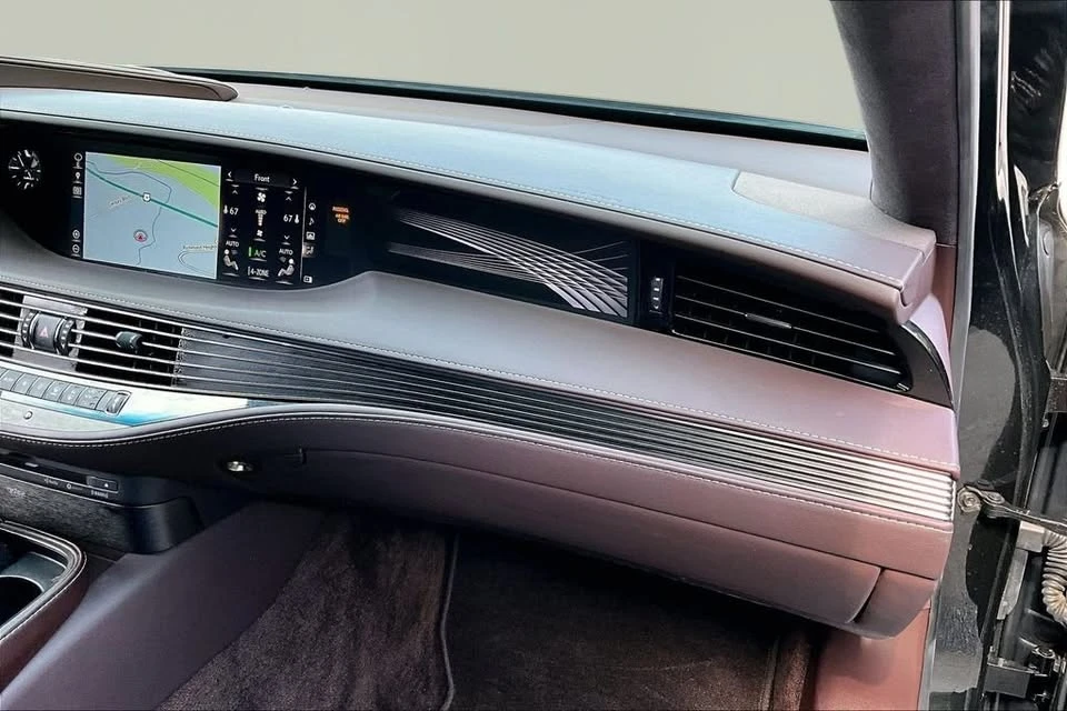 2018 Lexus LS 5th Gen - Image 17 of 20