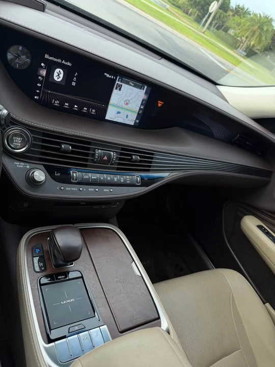 2018 Lexus LS 5th Gen - Image 18 of 20