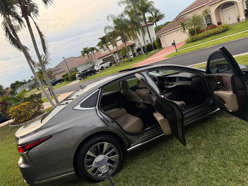 2018 Lexus LS 5th Gen - Image 19 of 20