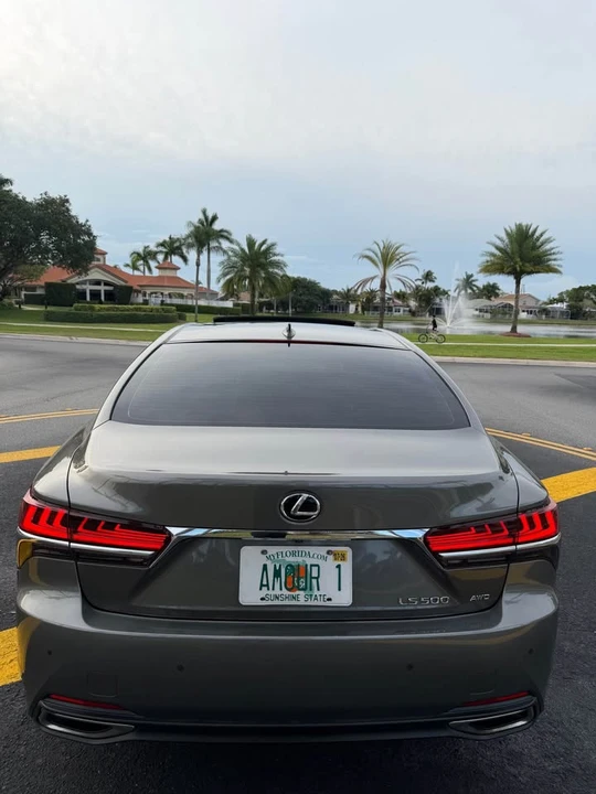 2018 Lexus LS 5th Gen - Image 14 of 20