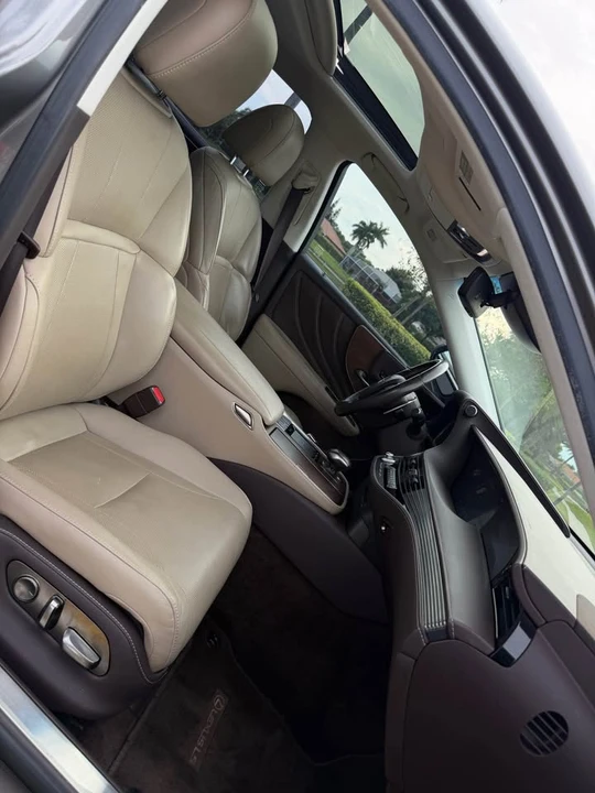 2018 Lexus LS 5th Gen - Image 13 of 20