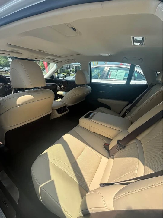2018 Lexus LS 5th Gen - Image 4 of 5