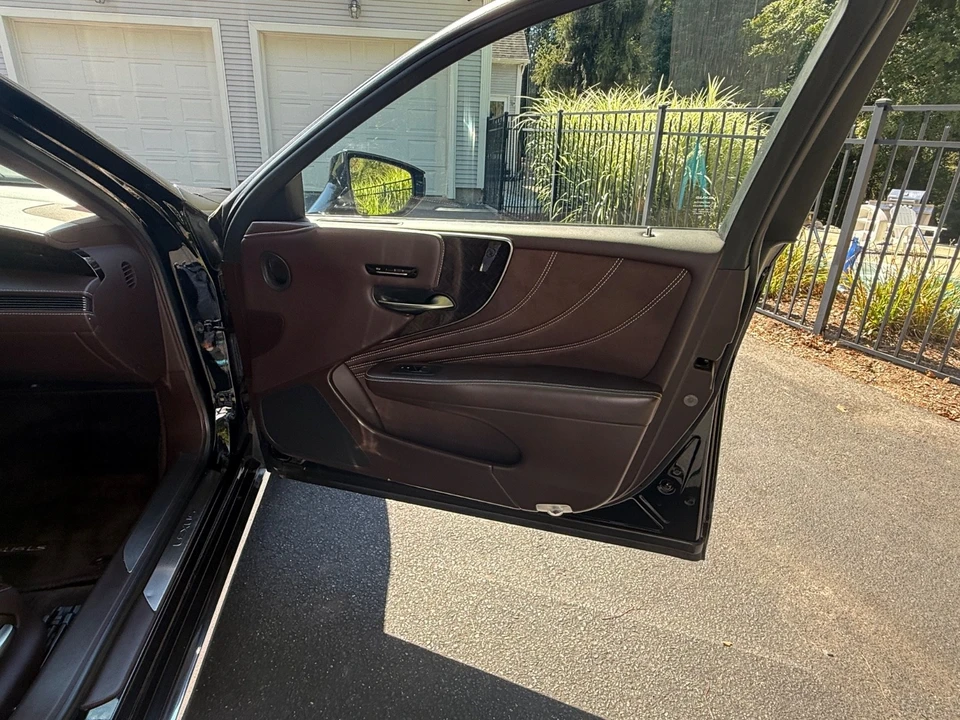 2018 Lexus LS 5th Gen - Image 25 of 31