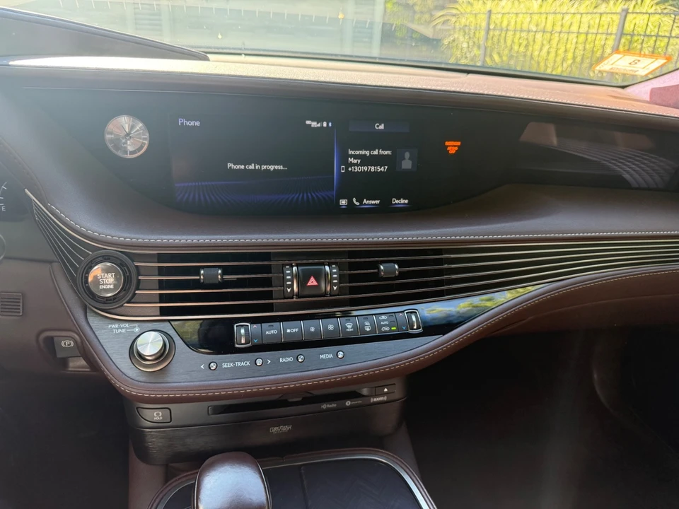 2018 Lexus LS 5th Gen - Image 27 of 31